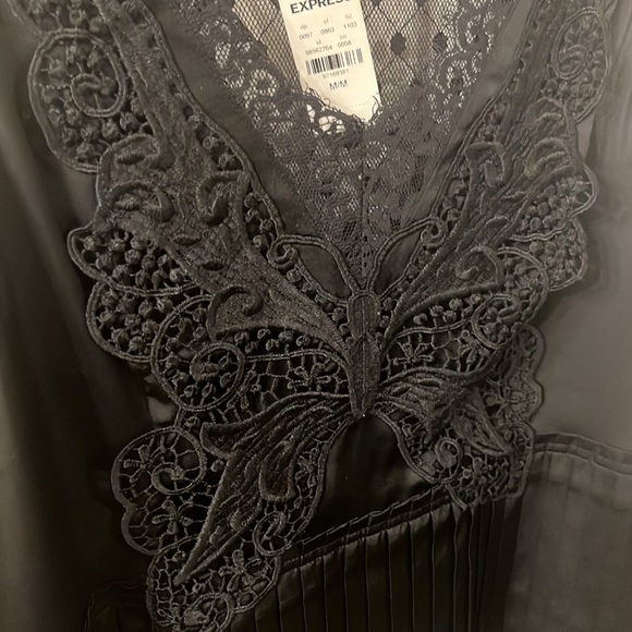 NWT EXPRESS TOP SIZE MEDIUM - Picture 2 of 8